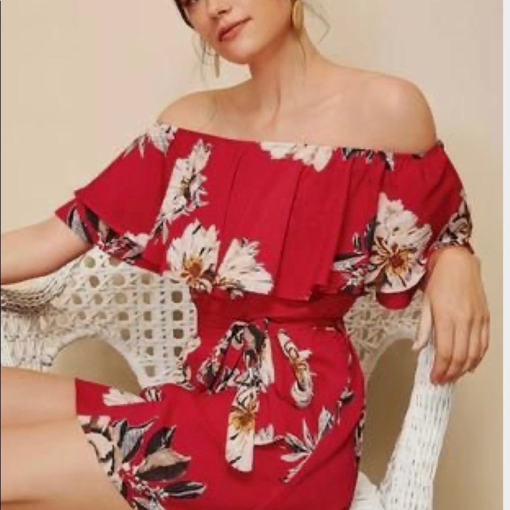Size S Off the shoulder red Sun dress